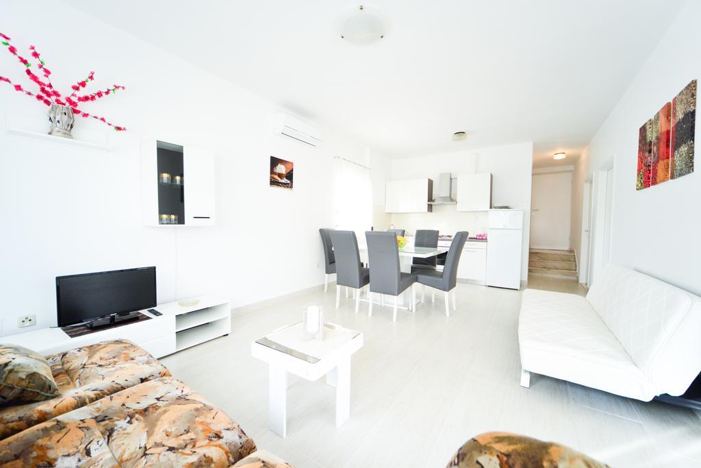 Apartments Valentina Petrčane Zewnętrze zdjęcie