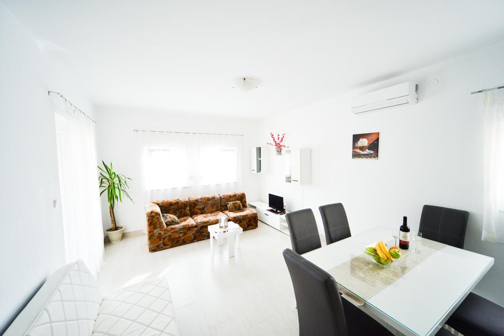 Apartments Valentina Petrčane Zewnętrze zdjęcie